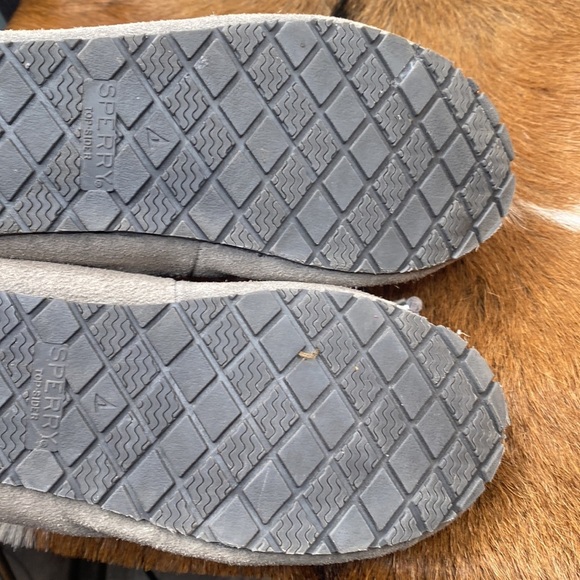 Womens Sperry winter slippers size 7 check them out very nice thanks 🙏 - Picture 6 of 9